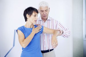 فیزیوتراپی بعد از شکستگی شانه در اصفهان